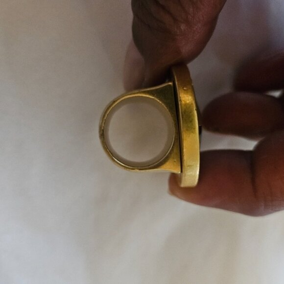 Vintage Art Deco Medallion Thick Goldtone Statement Ring Size 6 - Picture 3 of 5